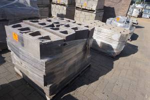 lot 24 image: Bedrock Blend Retaining Wall Blocks