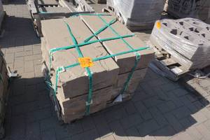lot 30 image: Autumn Brown Thick Natural Stone Step Treads