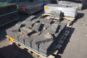 lot 35 image: Onyx Colored Slate Top Patio Pavers