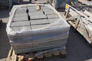 lot 37 image: Light Gray Toned Patio Pavers With Slate Top Finish