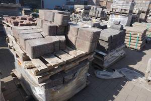 lot 52 image: Free Standing Wall Block