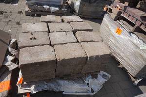 lot 62 image: Tan Blended Corner Block