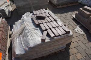 lot 73 image: Wetcast Brown Patio Pavers
