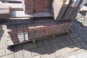 lot 75 image: Full Pallet Cobble Series RedBlack Circle Pieces