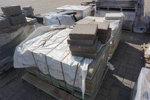 lot 92 image: Buff Colored Patio Pavers