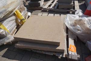 lot 106 image: Natural Stone Pillar Caps