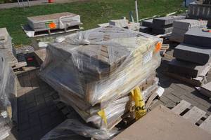 lot 107 image: American Brick Patio Pavers In Buff Color