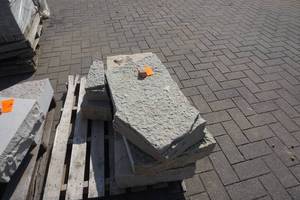 lot 111 image: Natural Stone Step Pieces In Assorted Sizes