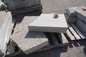 lot 112 image: Natural Stone Step Pieces In Assorted Sizes
