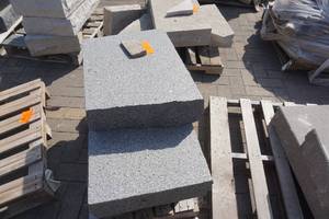 lot 115 image: Natural Stone Step Pieces In Assorted Sizes