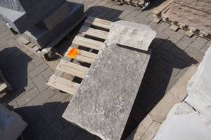 lot 116 image: Natural Stone Step Pieces In Assorted Sizes