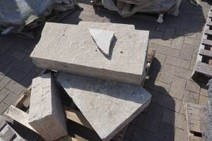 lot 120 image: Natural Stone Step Pieces In Assorted Sizes