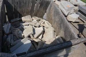 lot 128 image: Pallet of Sawn Natural Stone Thin Veneer Patio Stone In Assorted Sizes