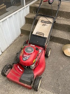 lot 43 image: Outdoor LawnGarden Craftsman 22 Cut 6.75hp Ready Start Lawnmower