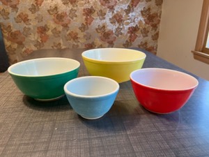 lot 2 image: Vintage Kitchenware Pyrex Primary Mixing Bowls Set of Four...