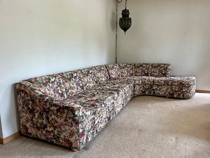 lot 62 image: Vintage MCM Home Furnishings Livingroom Den Floral 2 Piece Sectional Sofa...