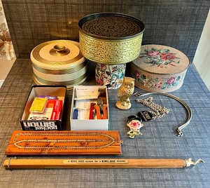 lot 99 image: Collectible Tin Container Ruler Cribbage Board Trinkets
