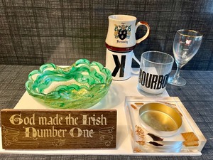 lot 69 image: Collectible Home DeCor, Hand Blown Murano Green Bowl