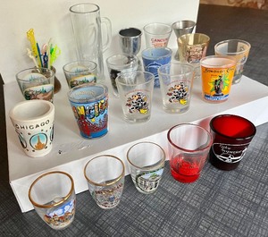 lot 35 image: Vintage Barware Memorabilia Landmark Shot Glass Collection