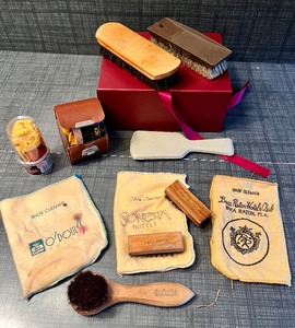 lot 92 image: Vintage Shoe Cleaning Kit