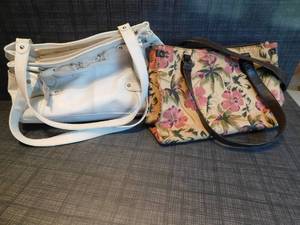 lot 195 image: Womans Designer Bags in Off-White Pebbled Genuine Leather Buckle Shoulder Purse, Vintage Canvas Leather Strap Lined Floral Pink Green Tan Palm Tree Hibiscus Tote Bag