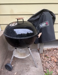 lot 144 image: Outdoor Patio Camping Weber Grill on Wheels...