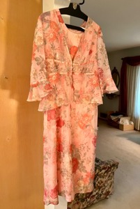 lot 189 image: Clothing Womans Floral Alfred Dunner Skirt Size 14, Miss Dorby Two-Piece Sheer Floral Peach Orange Sage Sleeveless Dress with Coverlet Lightweight...