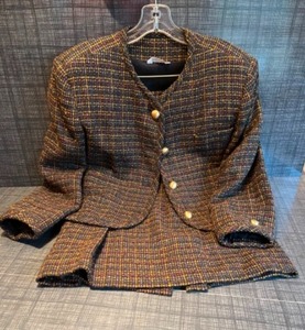 lot 187 image: Vintage 196070s Womens Clothing Brown Plaid Multi-Color Tweed Two-Piece GILMOR Suit Size 12 Crew No Collar Suit Coat with Pleated Skirt Secretary