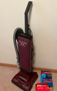 lot 185 image: Household Appliances Hoover Elite II Vacuum Cleaner, Mrs. Doubtfire Tested