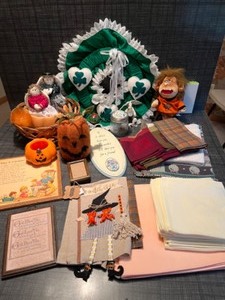 lot 184 image: Vintage MCM Holiday Tabletop DeCor St. Patricks, Halloween...