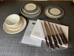lot 127 image: Household Housewares Kitchen Knives & Dishes...