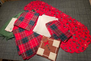 lot 170 image: Home DeCor Holiday Christmas Linen...