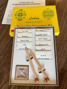 lot 31 image: Vintage Lubas Ukrainian Easter Egg Decorating Kit #7894...
