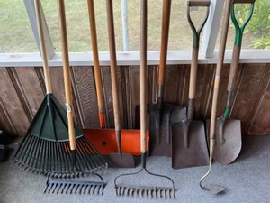 lot 139 image: Lawn & Garden Shovels, Rakes, Hoe...
