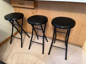 lot 63 image: (3) Home Furniture Kitchen Bar Collapsible Black Stools Counter Chair