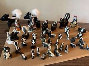 lot 97 image: Collectible Figures Miniature Skunks