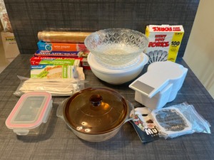 lot 128 image: Household Housewares Kitchen Gadgets & Dishes...
