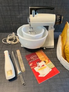 lot 15 image: Vintage 1950s Sunbeam Mixmaster Deluxe Mixer with Milk Glass Mixing Bowl