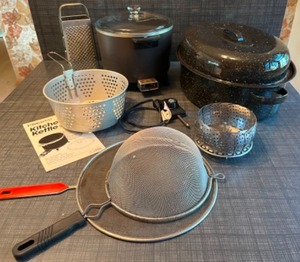lot 176 image: Household Kitchenware Appliances Multi-Cooker,Graniteware Roaster, Strainers...