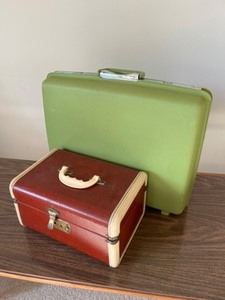 lot 22 image: Vintage MCM GrinchGreen Samsonite Hard Case Suitcase Makeup Travel Hard Case