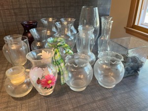lot 124 image: Craft & Floral Supplies Glass Vases ...