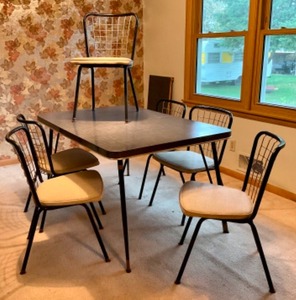 lot 1 image: Howell MCM Mid-Century Modern Kitchen Table w Six Chairs and One 18 Leaf