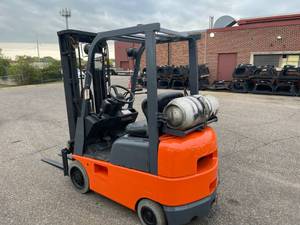 lot 9 image: 2001 Toyota 7FGCU15 LPG 3000lb Forklift