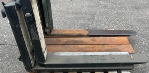 lot 12 image: Scale Forks