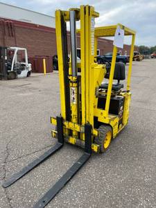 lot 8 image: Clark TM25B 2500lb electric forklift