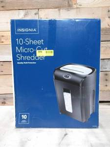 lot 31 image: Insignia - 10-Sheet Microcut Shredder - Black