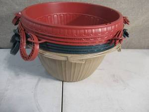 lot 22 image: Lot of 7 Hanging Planters-Flower Pots