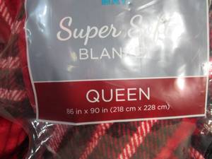 lot 110 image: Super Soft Plaid Queen Blanket 86 x 90