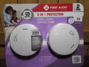 lot 94 image: First Alert 2-in-1 protection Smoke & Carbon Monoxide Alarms 2 pack