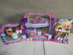 lot 228 image: Squishville Squishmallows Diner & Star Student Set with Purse Pets Purse